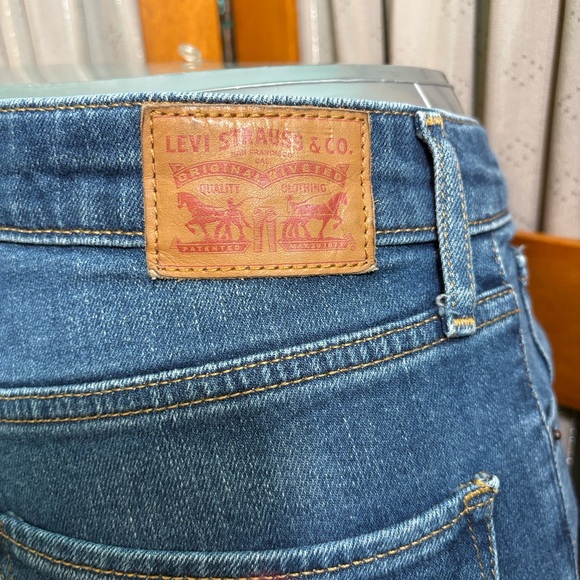 Levi's Women's Straight Leg Jeans in Denim Blue - Picture 6 of 13